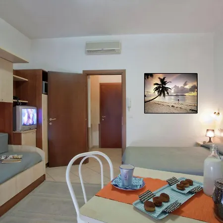 Vibrant In With Balcony شقة ريميني