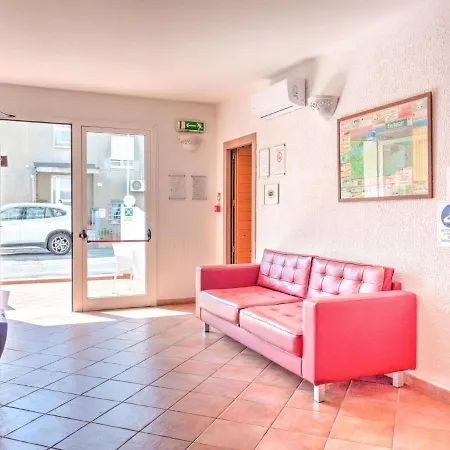 شقة Vibrant In With Balcony