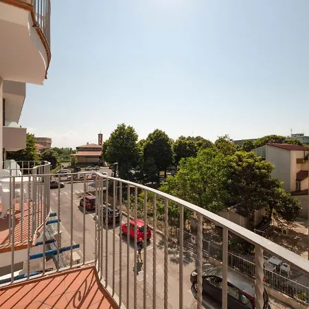 Διαμέρισμα Vibrant In With Balcony