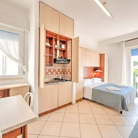 Vibrant In With Balcony شقة
