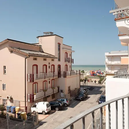 Vibrant In With Balcony Rimini